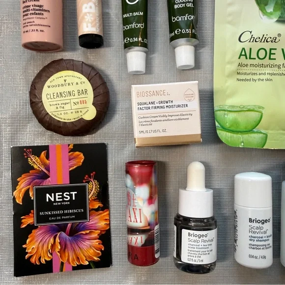 HP 💚 13-piece Skincare Beauty Bundle: Samples, makeup, mask + MORE! - Picture 2 of 5